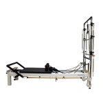 "C8-S Pro Pilates Reformer" su "Half Cadillac", elegantišku baltu rėmu ir integruotomis virvių pakopomis
