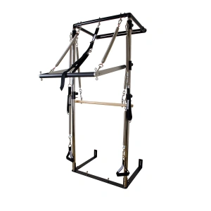 Align-Pilates Half Pilates Cadillac With Wall Bracket устанавливается в студии пилатеса.
