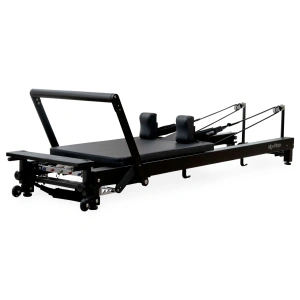 "Align-Pilates C8-Noir Pro Pilates Reformer" su elegantiška juoda apdaila ir "Rapid Change" spyruoklių sistema.